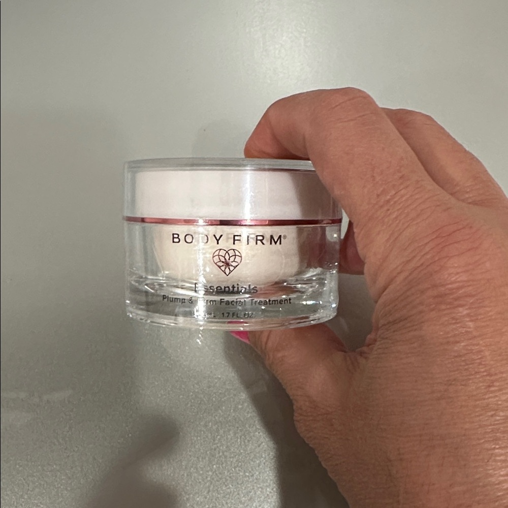 Body Firm Essentials Plumping Serum - Clear and White